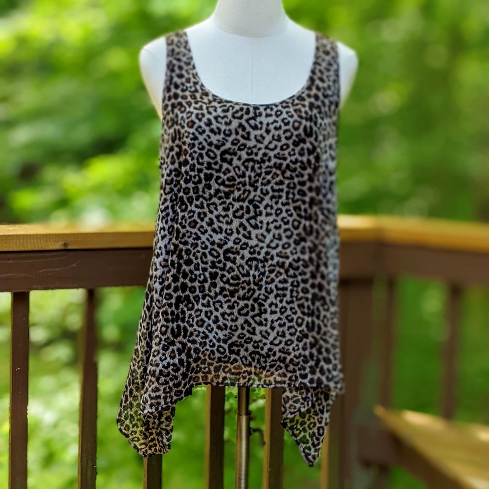 Lace-Back Leopard Print Sleeveless Sharkbite Top